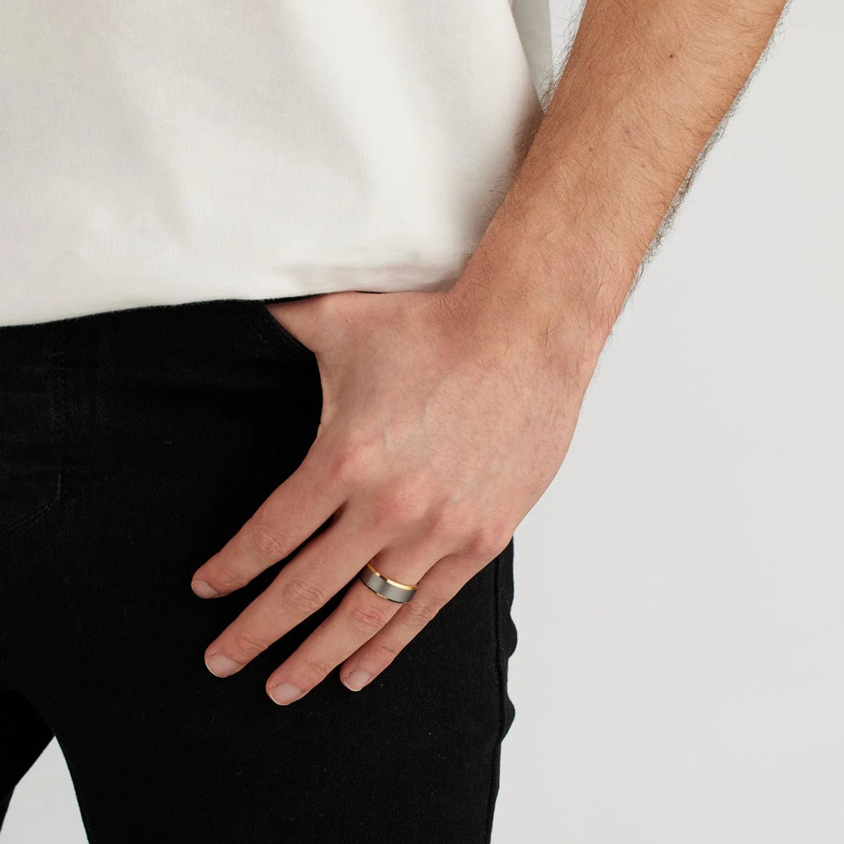 Men’s Gold Edge Tantalum Ring - Image 4