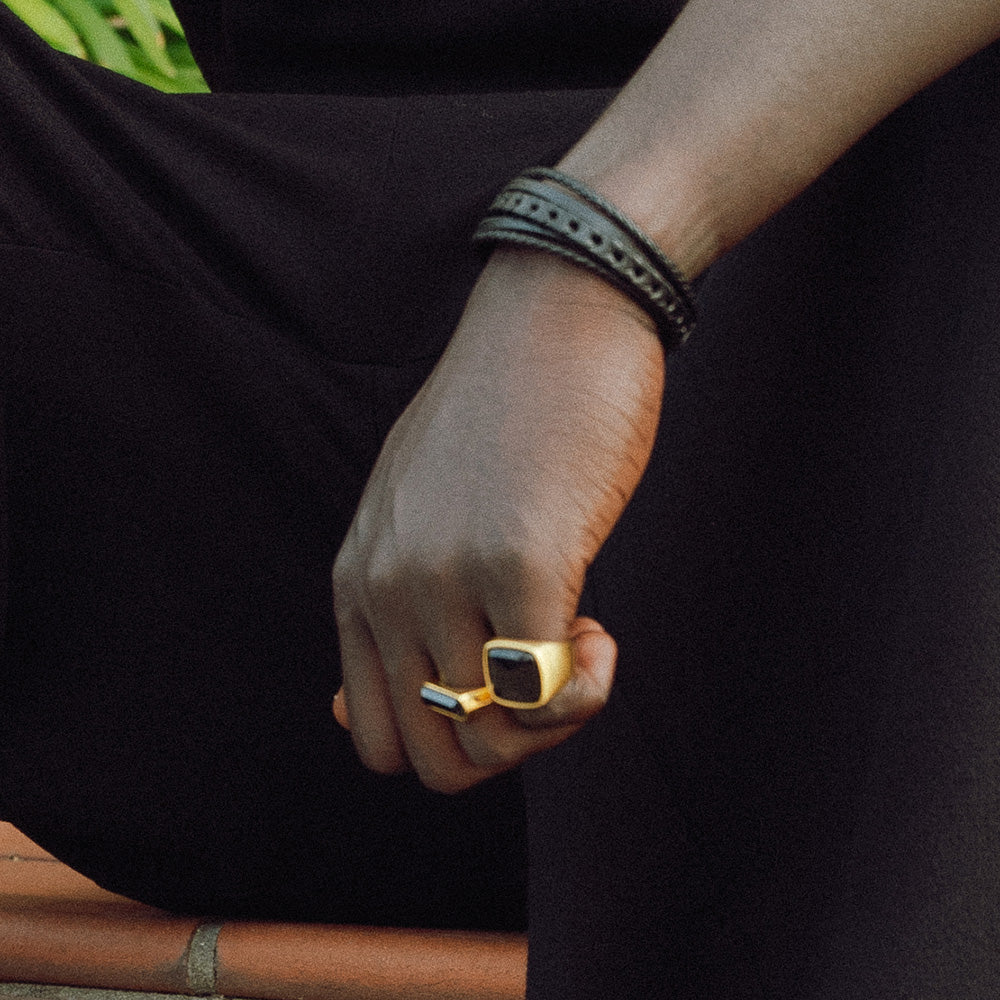 Men's Gold Bar Onyx Signet Ring - Image 3